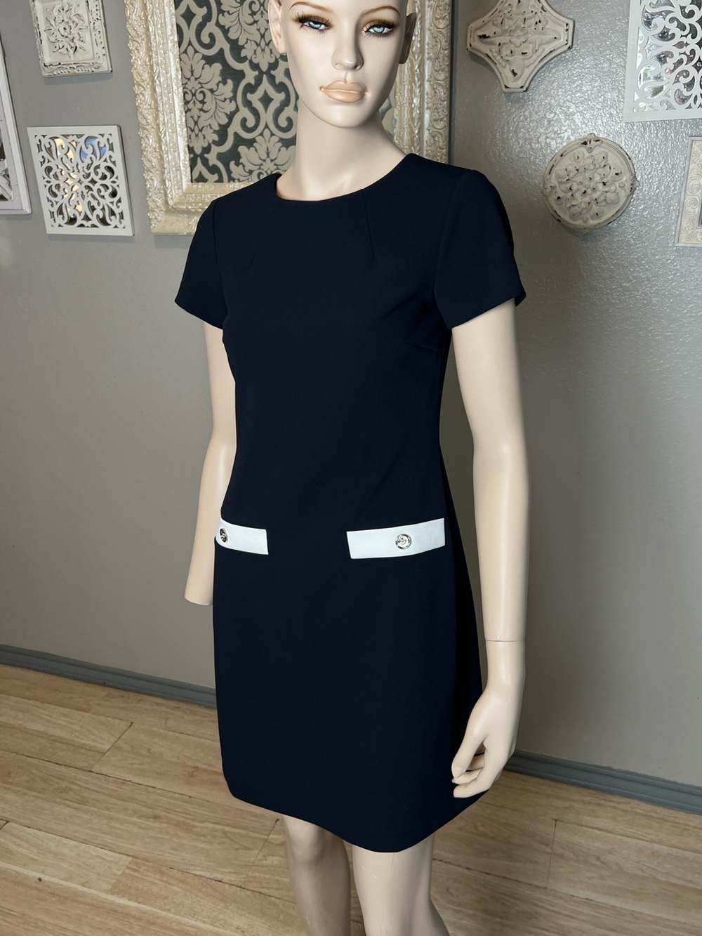 Tommy Hilfiger Classic Navy Blue Short-Sleeve Shift Dress with White Pocket Trim